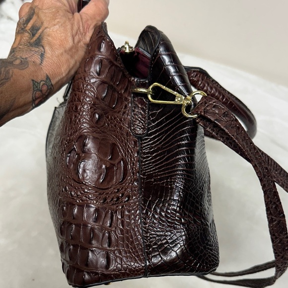 Elegant Brown Crocodile-Embossed Women's Handbag satchel-Crossbody - Picture 5 of 14